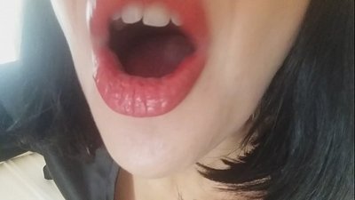 Любий, твоя мачуха не пускає тебе сьогодні до школи... Ти мені дуже потрібна...