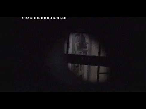 ❤️ Блонді таємно знімає на відео сусідський вуайерист, прихований за порожнистими цеглами ️❌ Супер секс у нас ❌