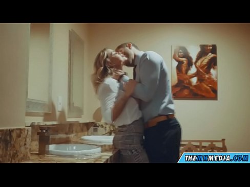❤️ Коли грудаста блондинка спокушає вас у громадському туалеті ️❌ Супер секс у нас ❌